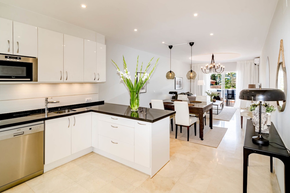 AS12 Luxury apartment RoomService — 4-Star Luxury Hotel in Marbella, Spain
