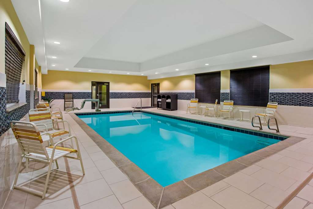 La Quinta Inn & Suites by Wyndham Pecos - photo 10