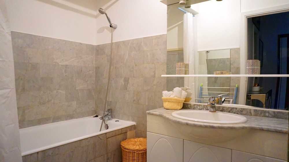 Charming 2 Room Apartment With Balcony Paris 8ème — 4-Star Luxury Hotel in Paris, France