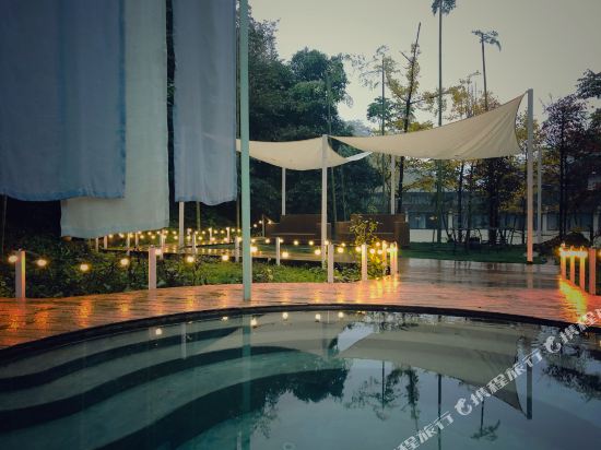 Tongqu Yinquan Hot Spring Resort — 4-Star Luxury Hotel in Chengdu, People's Republic of China