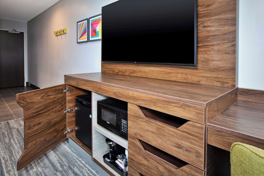 Hampton Inn & Suites by Hilton Indianapolis South Greenwood - photo 18