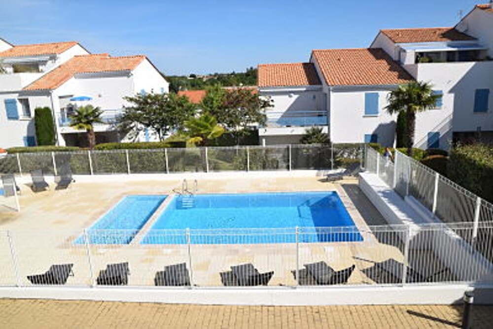 Holiday Home Rue Pierre Loti — 4-Star Luxury Hotel in Vaux-Sur-Mer, France