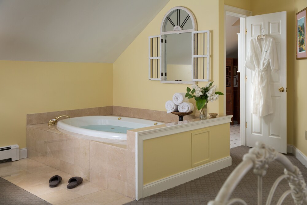 Wolf Cove Inn - photo 48