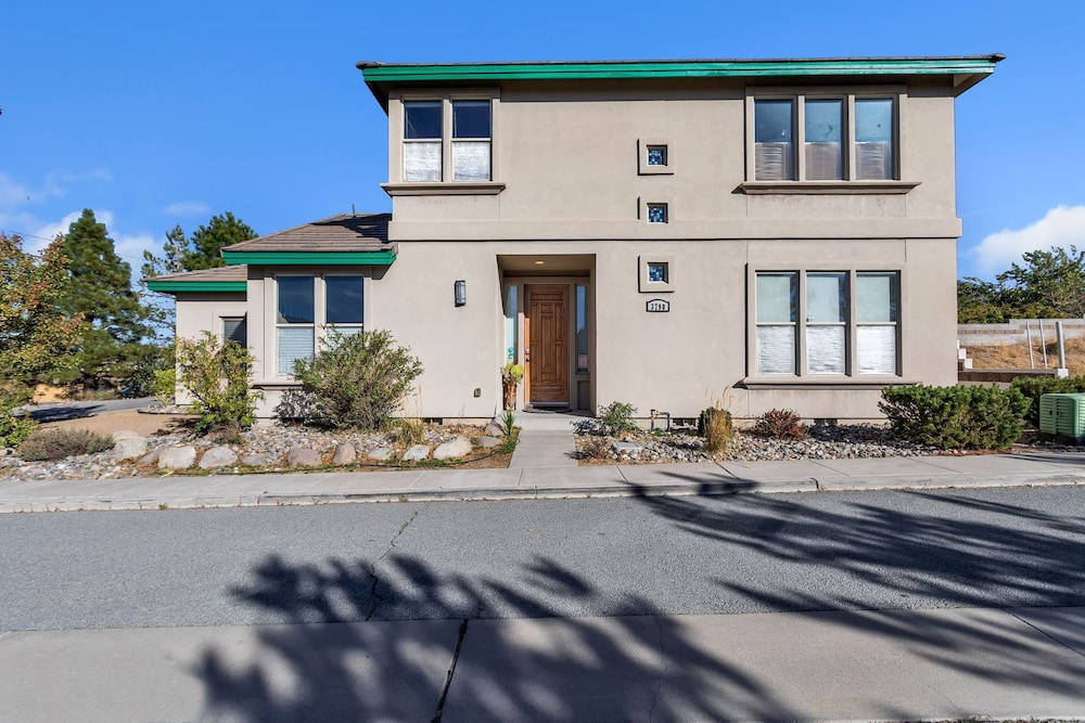 Beautiful Sunsets at 3BR Villa in Reno — 4-Star Luxury Hotel in Reno, United States