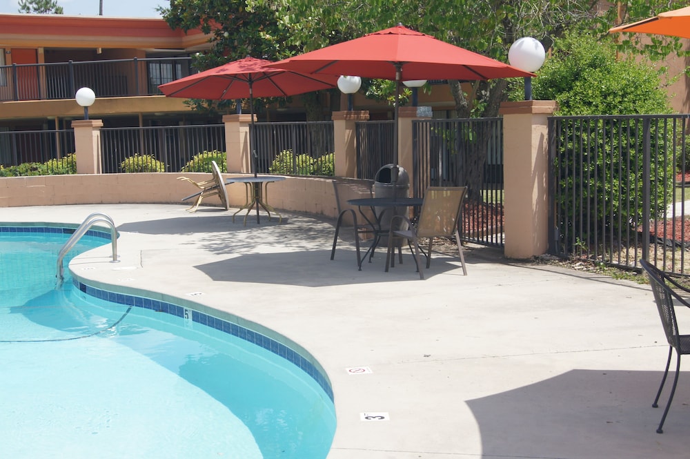 Days Inn by Wyndham Durham Near Duke University - photo 45