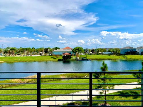 3B2B Beautiful Lake View Baby Friendly FREE WATER PARK NO Resort Fee 5 Miles to Disney Storey Lake 3141 in Kissimmee, United States
