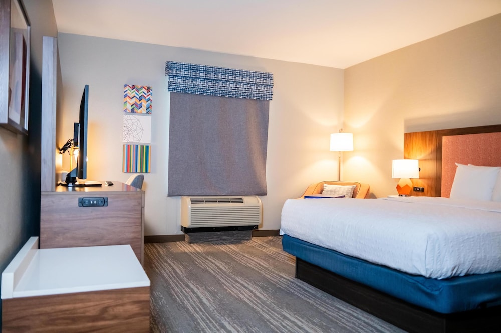 Hampton Inn Gonzales - photo 12
