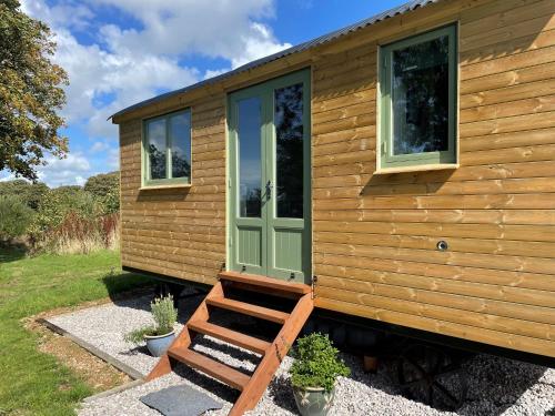 Cosy Shepherd Huts near Newborough Forest Anglesey in Gaerwen, United Kingdom