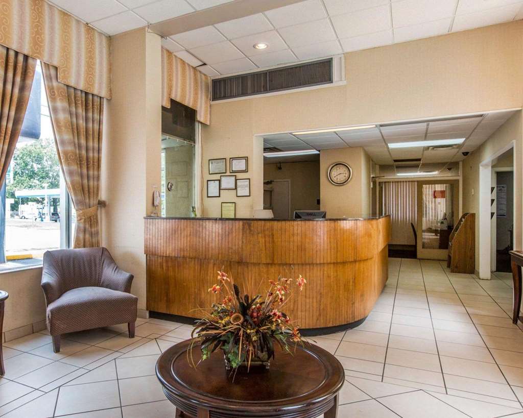 Econo Lodge Atlanta College Park - photo 9