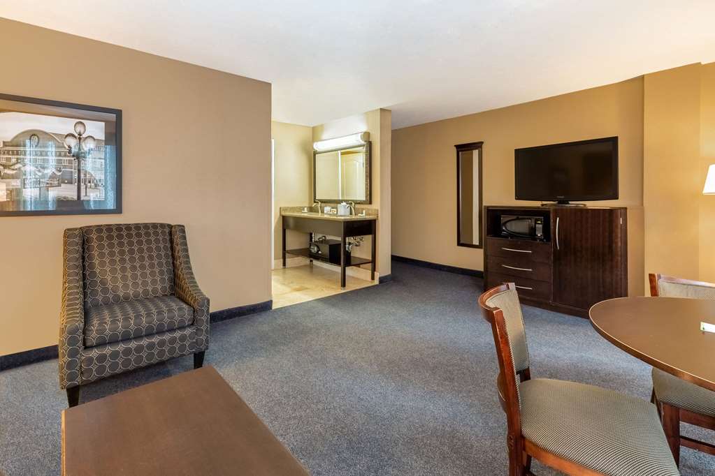 La Quinta Inn & Suites by Wyndham Seattle Downtown - photo 21