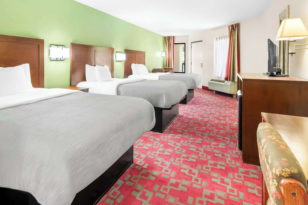 Quality Inn Selma Smithfield - photo 13