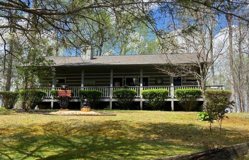 Heaven's Hideaway - carbon neutral hotel in Sevierville