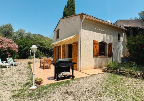 Maisonnette dans la colline port d'Alon & calanque — hotel in Saint-Cyr-Sur-Mer