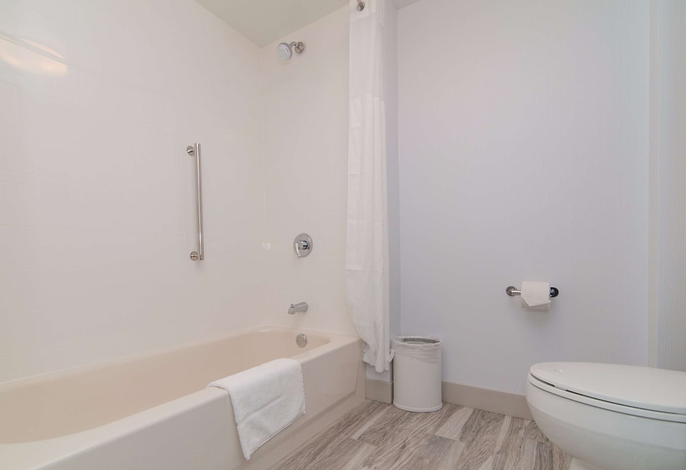 Hampton Inn Norwich - photo 38