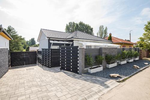 Balatonic Lemon apartmanház — 4-Star Luxury Hotel in Siofok, Hungary