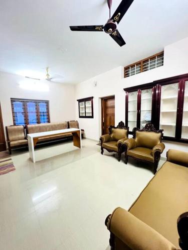Guruvayur Homestay 2 AC Bedrooms Hall & Veranda — 4-Star Luxury Hotel in Guruvayur, India