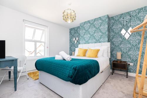 Westview Cottage bikes chef hot tub — 4-Star Luxury Hotel in Sway, United Kingdom
