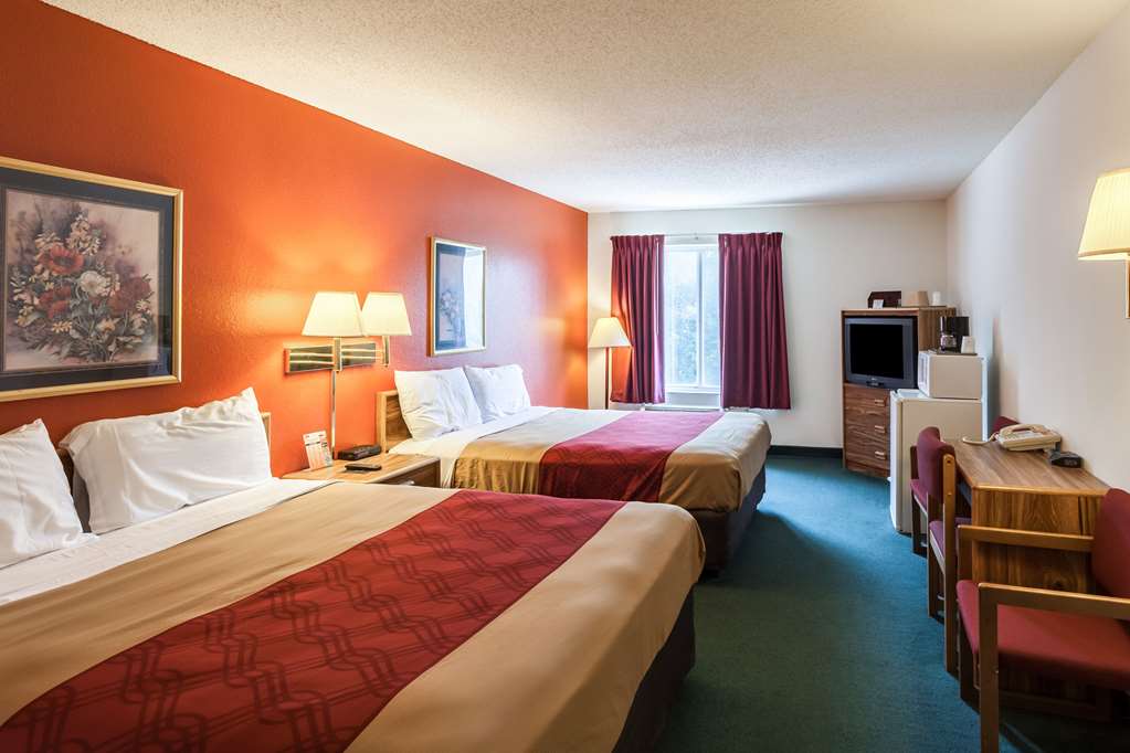 Econo Lodge Lincoln - photo 25