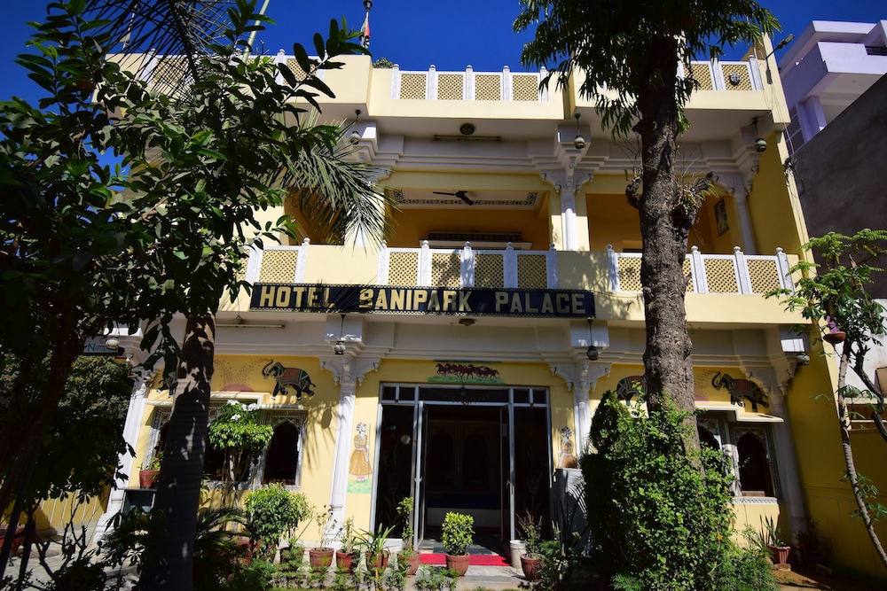 Hotel Bani Park Palace