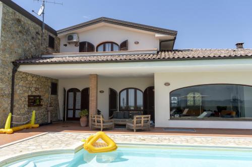 Villa con piscina Livorno — 4-Star Luxury Hotel in Livorno, Italy
