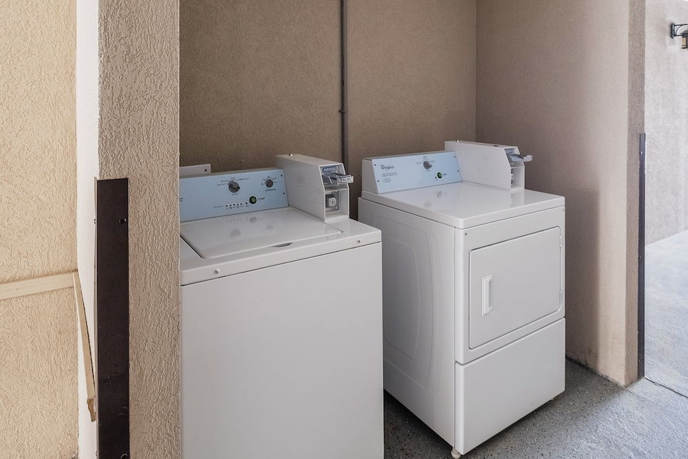 Red Roof Inn & Suites Rome - photo 40