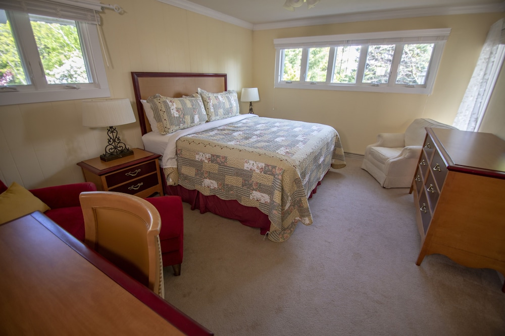 Coachlite Inn - photo 22