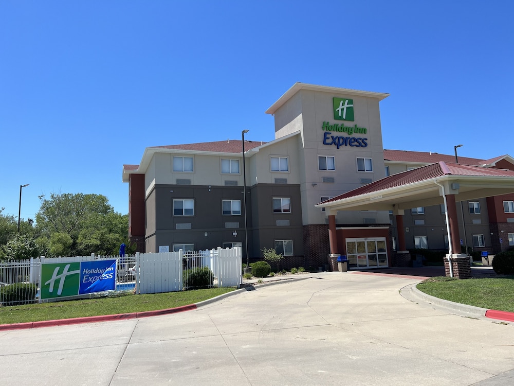 Holiday Inn Express Wichita North Park City by IHG - photo 25