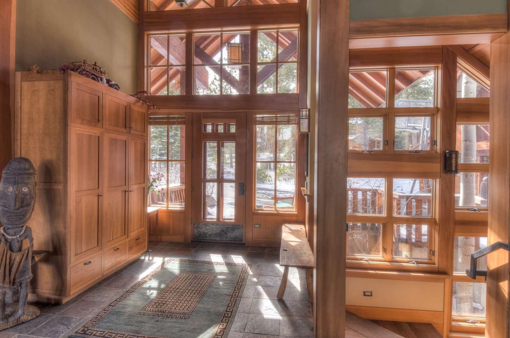 Luxury Northstar Palace w Hot Tub & Games - photo 34