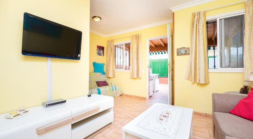 Bungalows Los Robles Verdes — 4-Star Luxury Hotel in Maspalomas, Spain