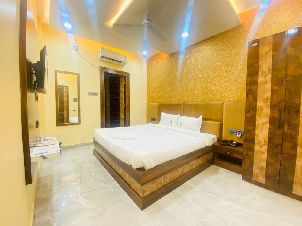 Vrinda Heritage Hotel & Banquet Hall — hotel in Siwan