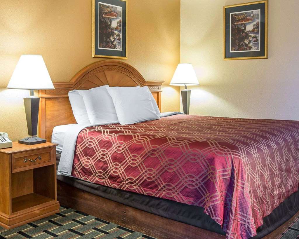Econo Lodge Dalton West - photo 14