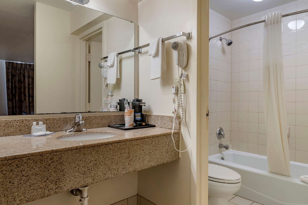 Quality Inn At Town Center - photo 28