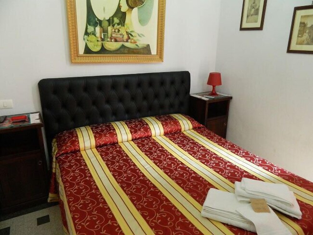 Crispi Rooms — Catania — photo 4