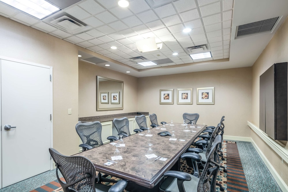 Hilton Garden Inn Richmond Airport - photo 30