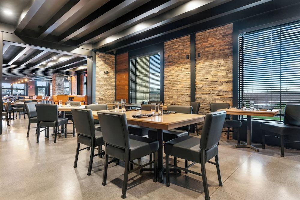 Cobblestone Hotel & Suites Lynden - photo 85