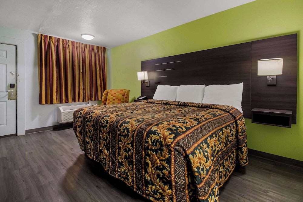 Rodeway Inn Conference Center - photo 19