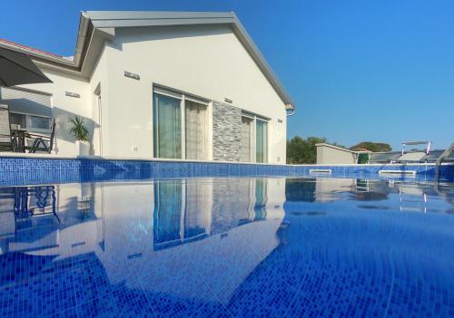 Seaside luxury villa with a swimming pool Privlaka Zadar 18508 — 4-Star Luxury Hotel in Privlaka, Croatia