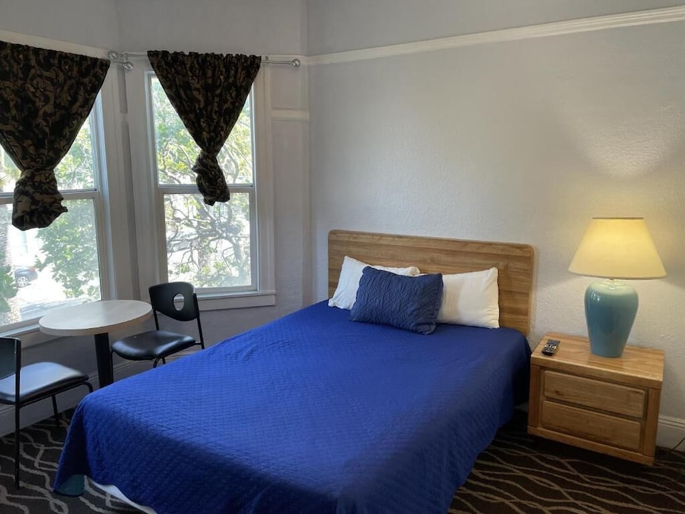 Twin Peaks Hotel - photo 7