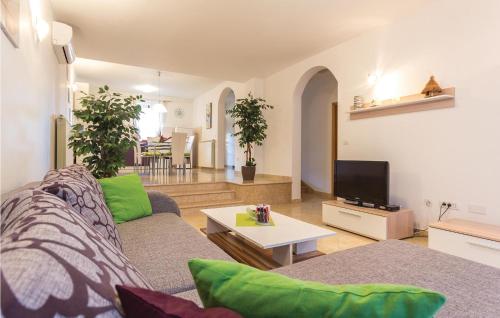 2 Bedroom Lovely Apartment In Pula — 4-Star Luxury Hotel in Pula, Croatia