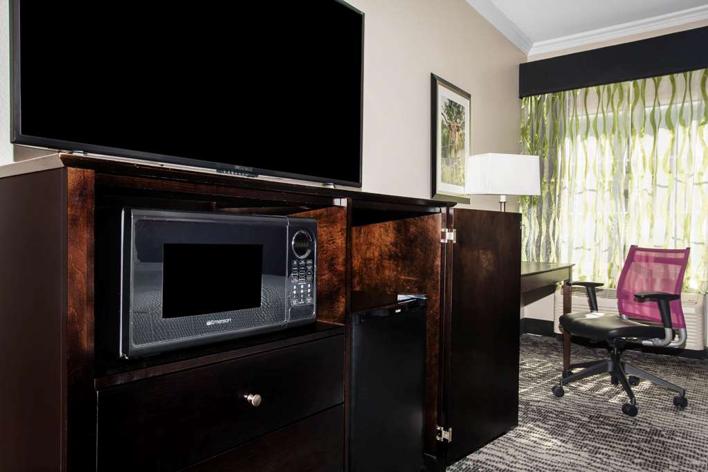 La Quinta Inn & Suites by Wyndham Columbus TX - photo 20