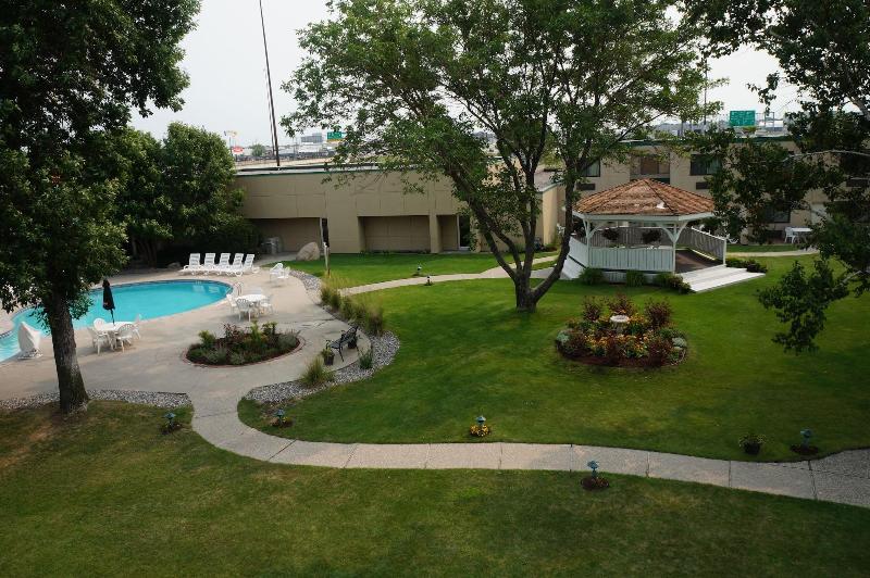 Biltmore Hotel Suites - photo 3