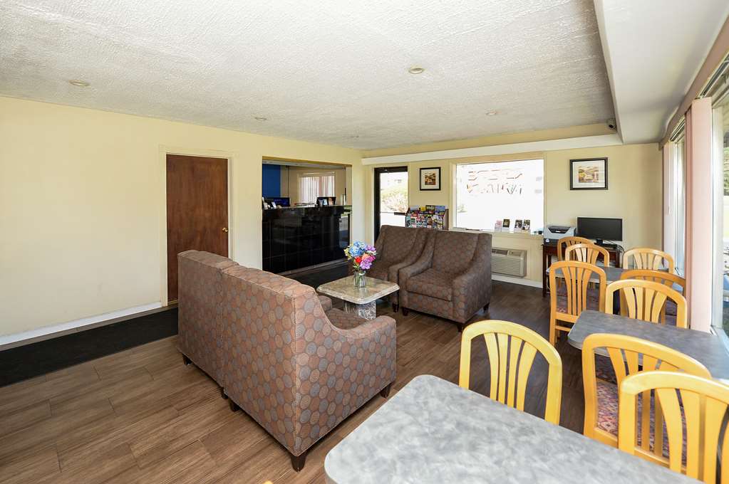 Americas Best Value Inn at Central Valley Woodbury - photo 17