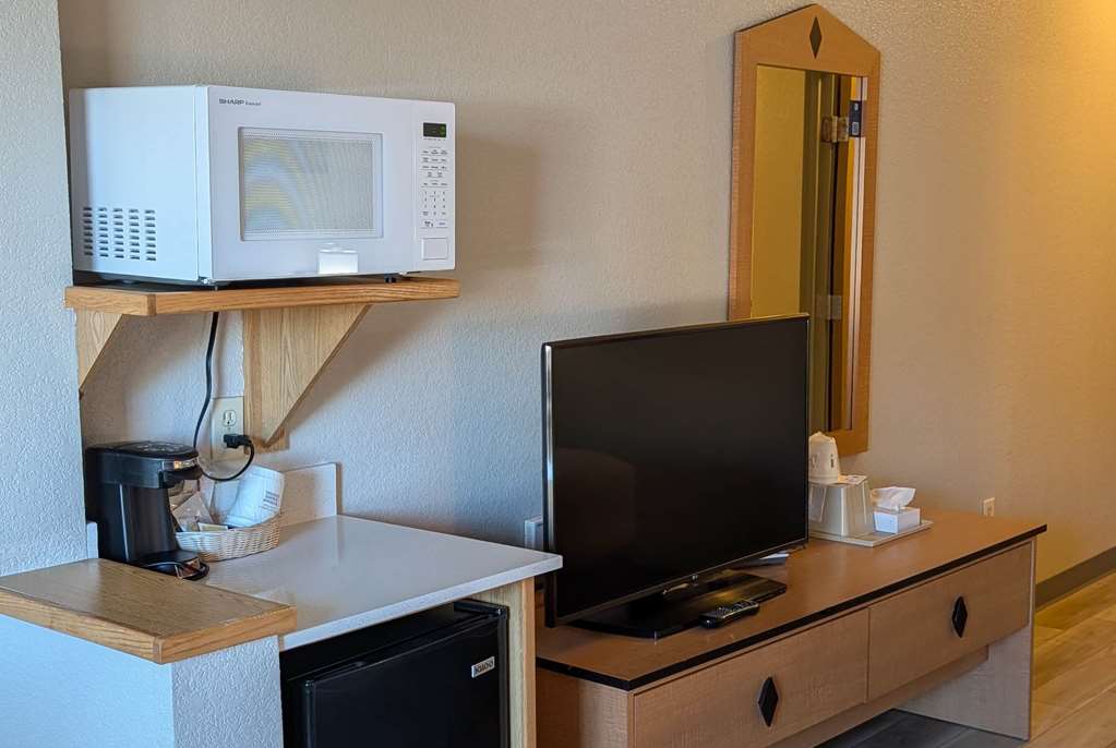 Days Inn & Suites by Wyndham Castle Rock - photo 13