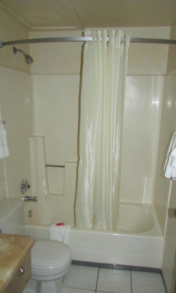 Grizzly Inn Evanston - photo 27