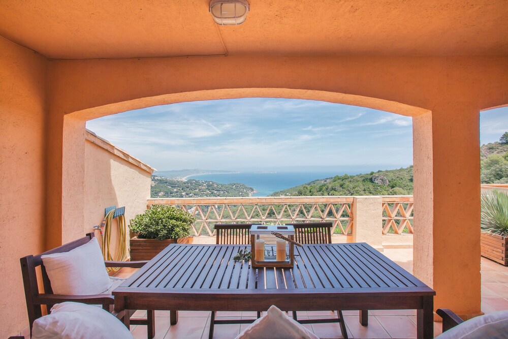 Flateli Begur — 4-Star Luxury Hotel in Begur, Spain