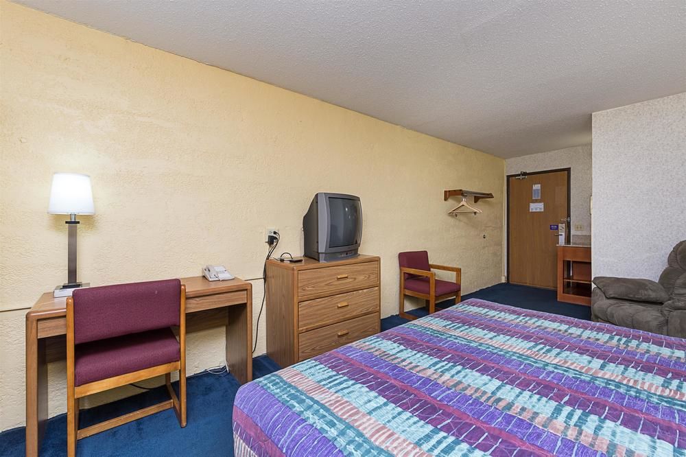 Motel 6 Moline - photo 31