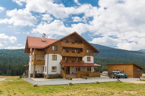 Pensiunea Şureanu — 4-Star Luxury Hotel in Sugag, Romania