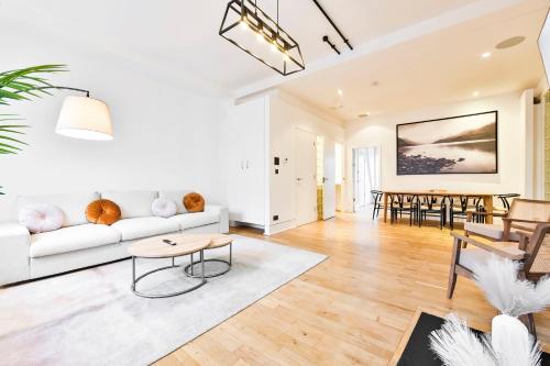 Wonderful Fitzrovia 3 Bed Apartment — 4-Star Luxury Hotel in London, United Kingdom