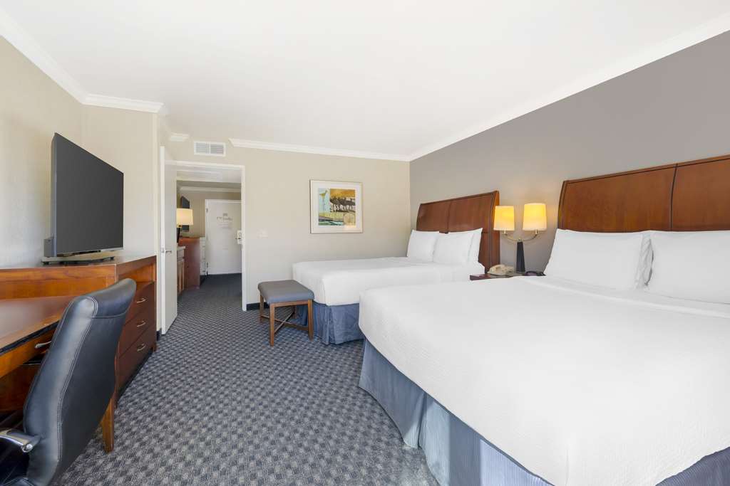 Best Western Plus Marina Shores Hotel - photo 47