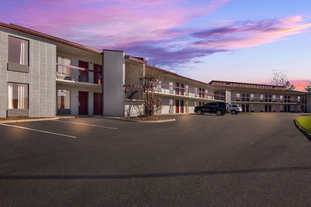 Red Roof Inn & Suites Monroe NC - photo 27